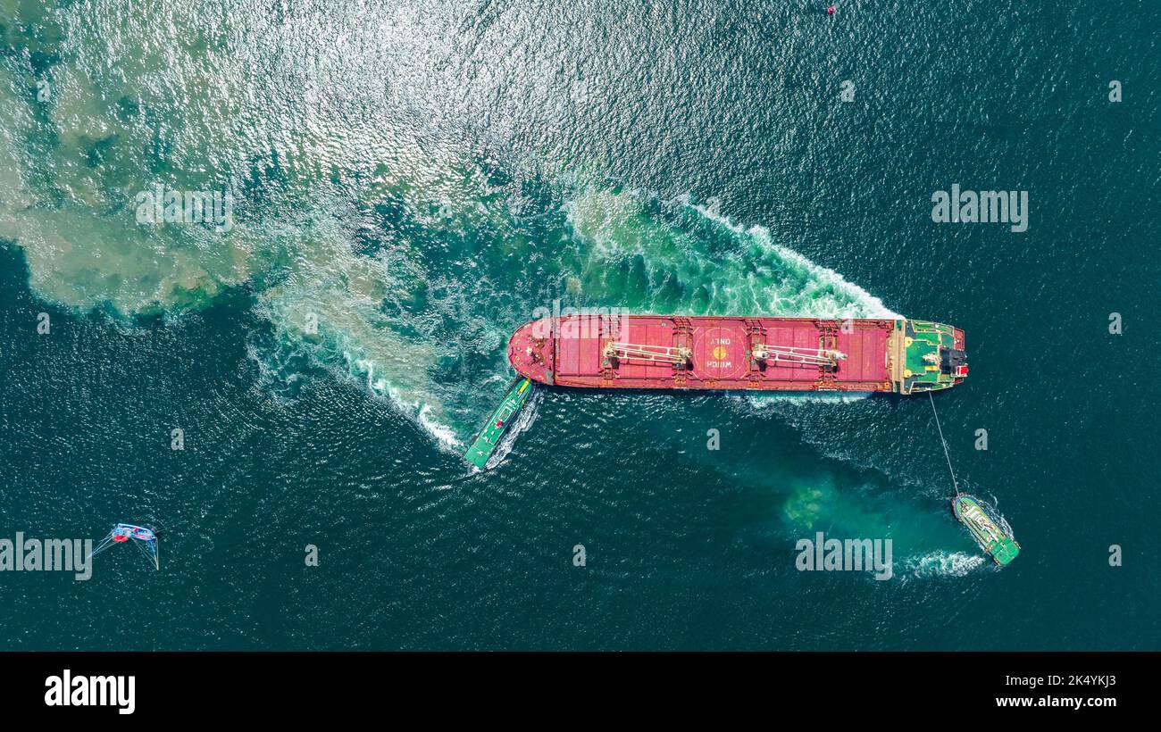 Tug Boat drag Barge ship carry Metal steel pipe construction unit , No