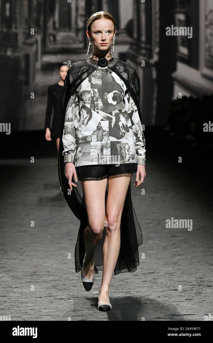 Chanel paris catwalk hi-res stock photography and images - Page 25 - Alamy