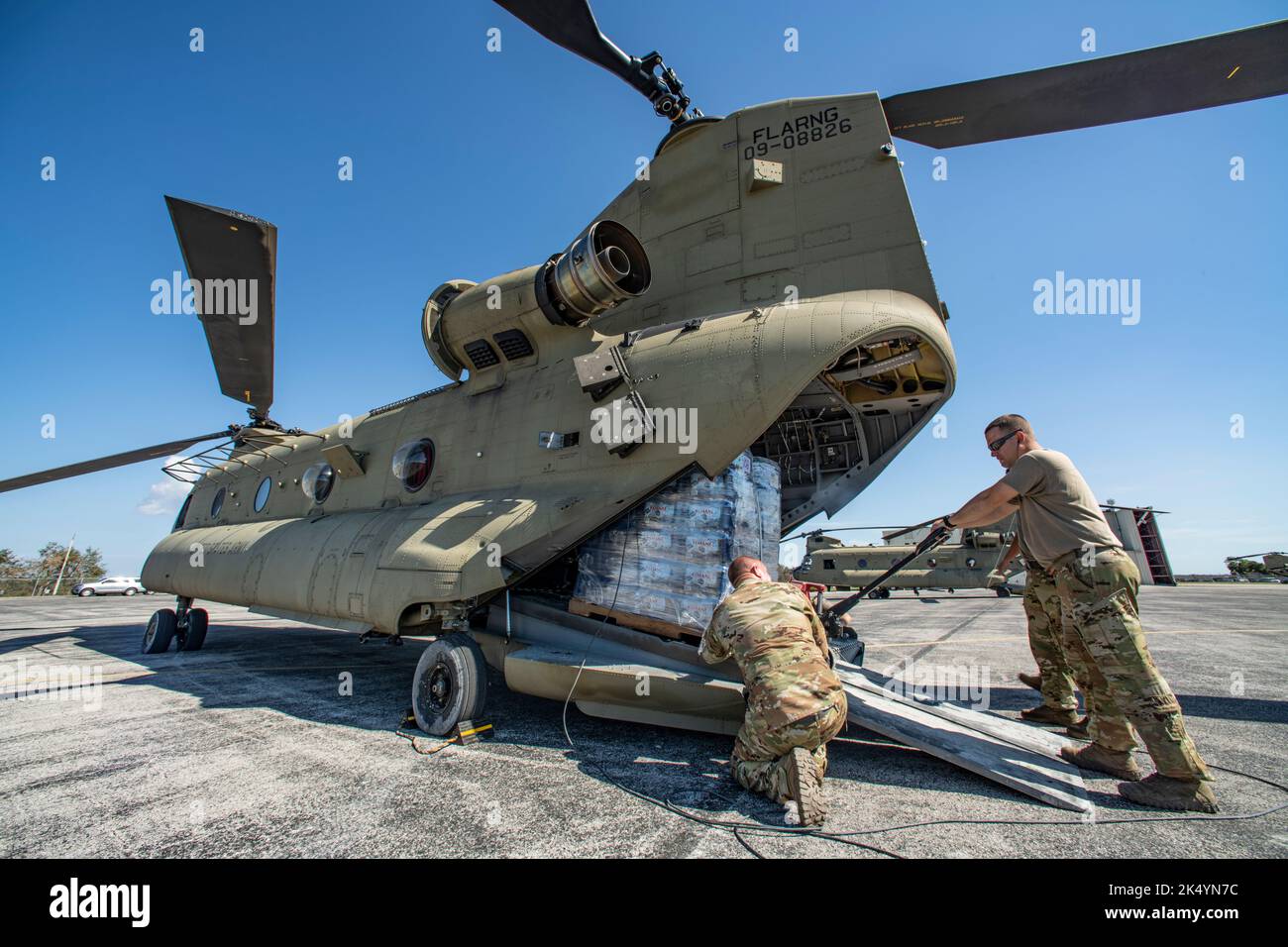 Fort Myers, United States. 04th Oct, 2022. U.S. Army soldiers with the Florida National Guard load a pallet of water into a Chinook Helicopter for transportation to the barrier islands cut off from the mainland in the aftermath of the massive Category 4 Hurricane Ian, October 4, 2022 in Fort Myers, Florida. Credit: SrA Jesse Hanson/US Air Force/Alamy Live News Stock Photo