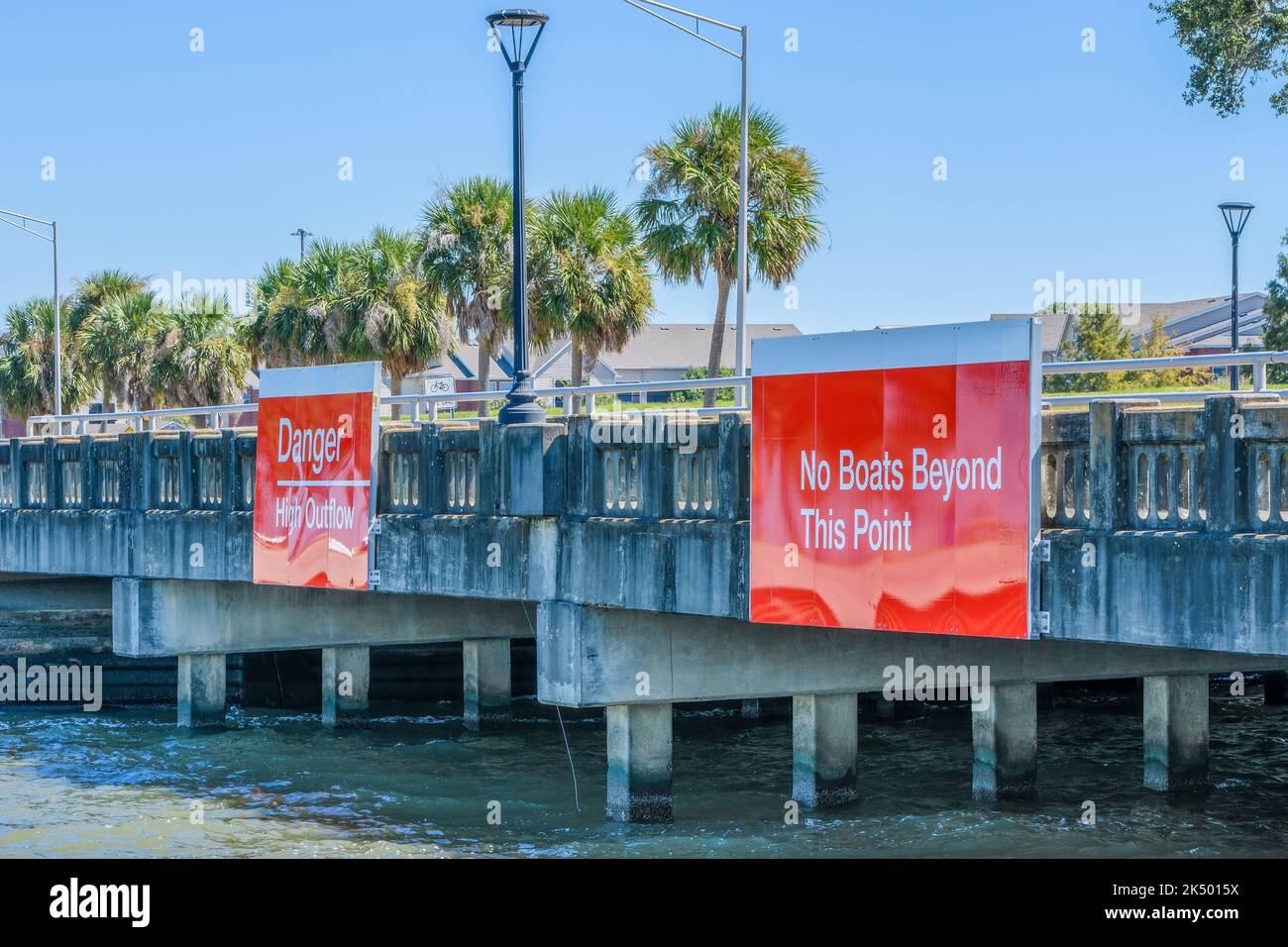 NEW ORLEANS, LA, USA - OCTOBER  1, 2022: Pair of warning signs on Lakeshore Drive bridge at the entrance to the London Avenue Canal Stock Photo