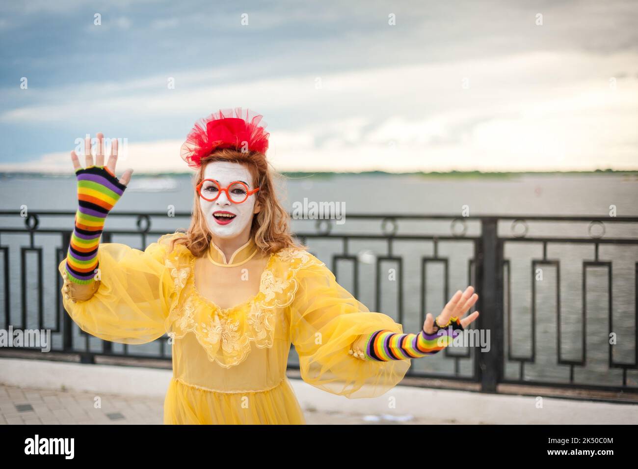 street MIME, trying to float in the air Stock Photo Alamy