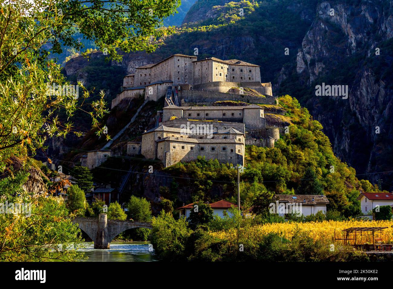 Fort Bard in an imposing position above the bottom of the gorge and the Dora Baltea river. and with a history dating back to the 4th century. The curr Stock Photo