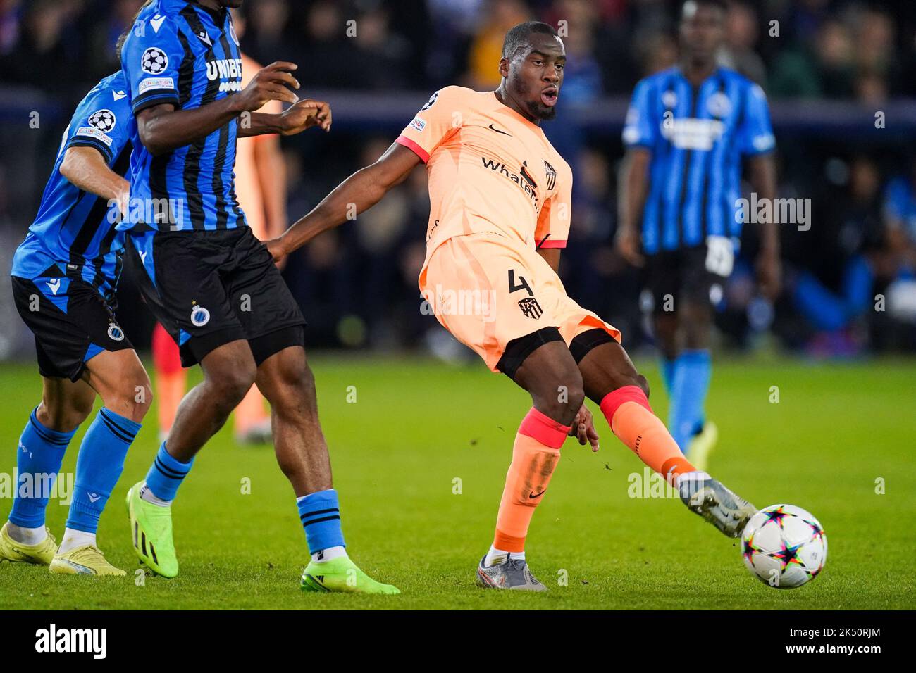 BRUGGES, BELGIUM - OCTOBER 4: Geoffrey Kondogbia of Atletico Madrid passes the ball during the Group B - UEFA Champions League match between Club Brugge KV and Atletico Madrid at the Jan Breydelstadion on October 4, 2022 in Brugges, Belgium (Photo by Joris Verwijst/Orange Pictures) Stock Photo