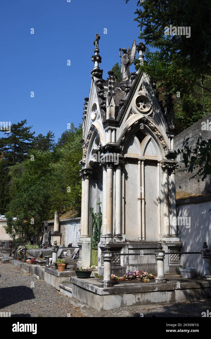 Gothic Tomb in Bourg Cemetery, or Cimetière du Bourg, Cathedrale Notre-Dame-du-Bourg, Digne or Digne-les-Bains Alpes-de-Haute-Provence France Stock Photo