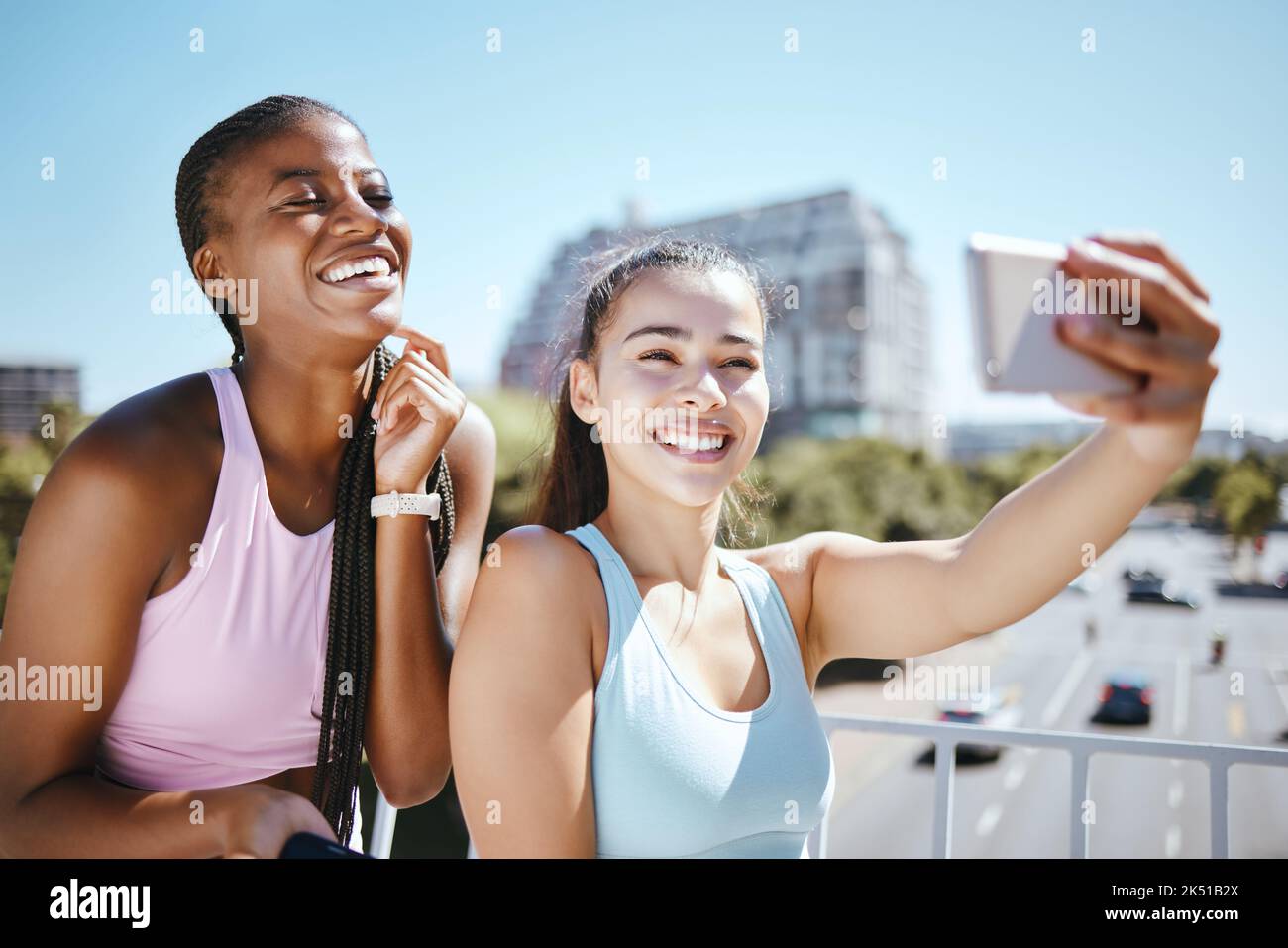 Phone Exercise Phone exercise friends taking hi-res stock photography and images - Alamy