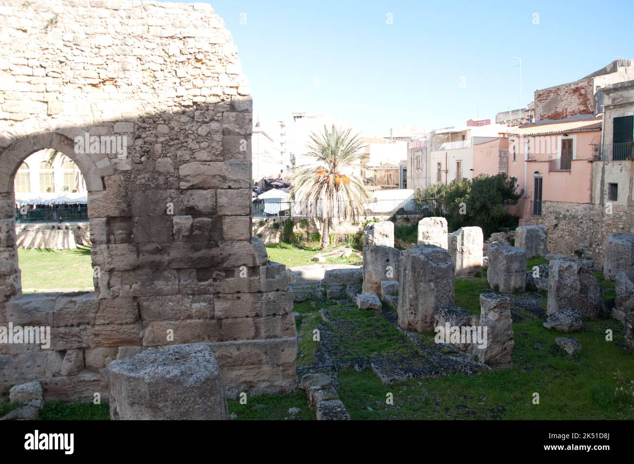 Remains of Temple of Apollo,  Ortigia, Syracuse (Siracusa), Province of Siracusa (Syracuse), Sicily, Italy.  Siracusa was a very important Greek Colon Stock Photo