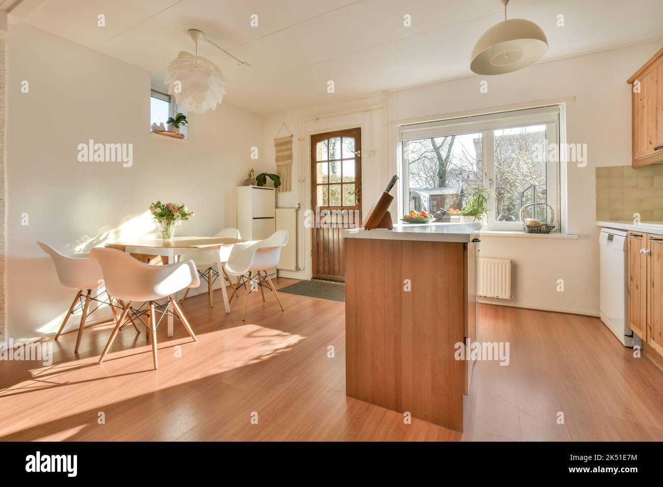 Open plan modern kitchen hi-res stock photography and images - Alamy