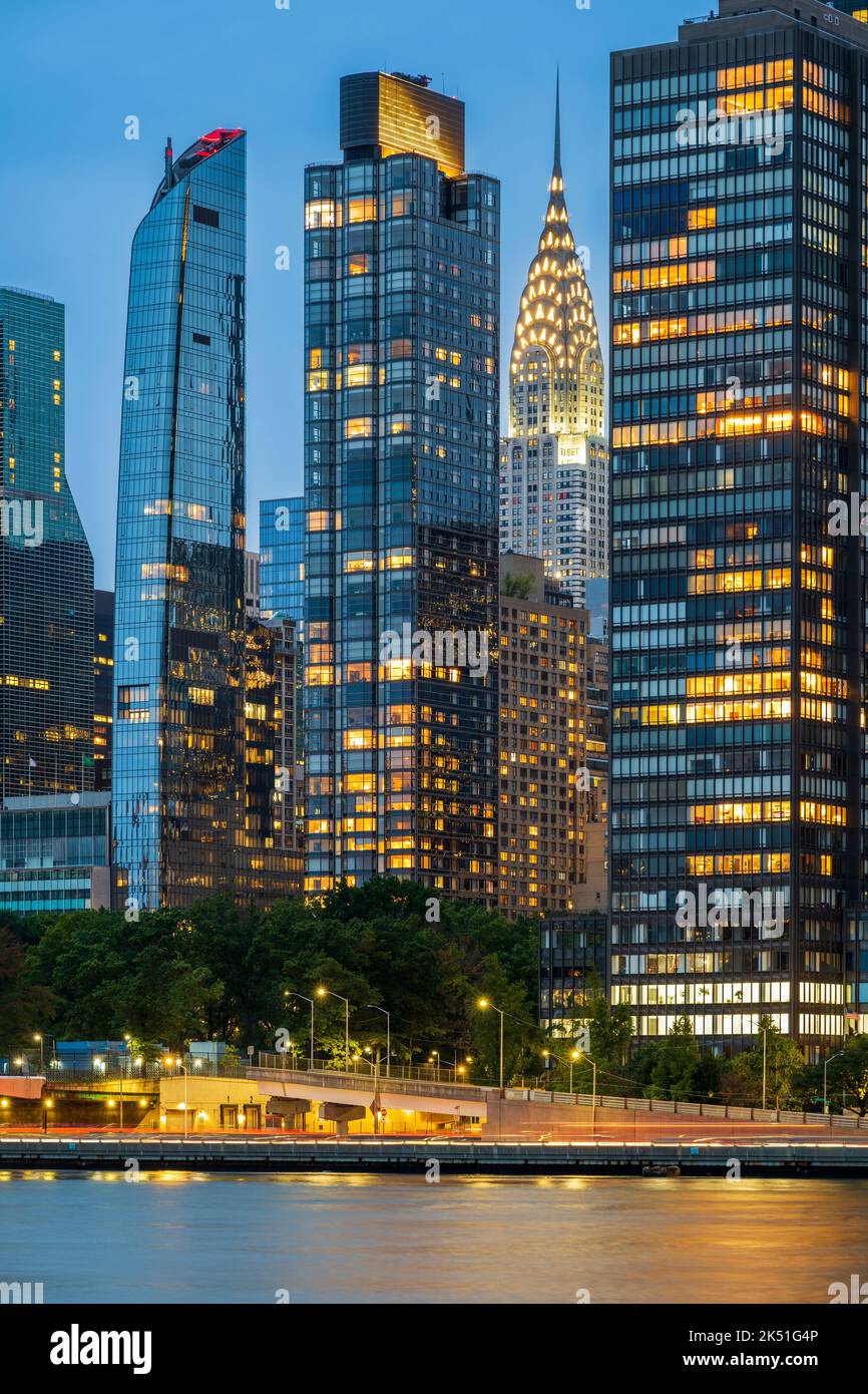 East River and Midtown Manhattan skyline at twilight, New York, USA Stock Photo