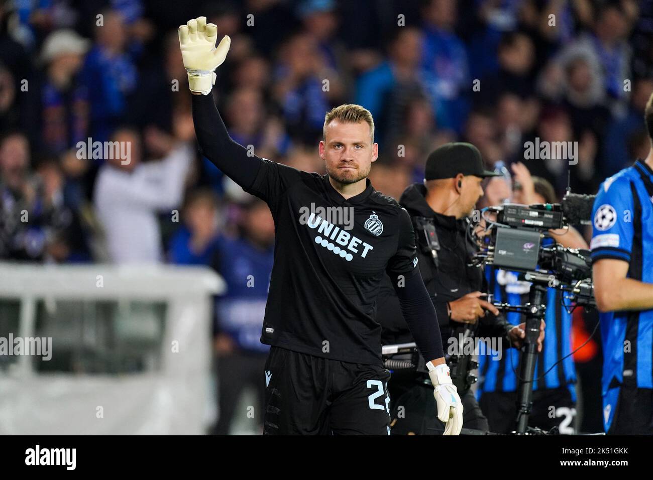 BRUGGES, BELGIUM - OCTOBER 4: Simon Mignolet of Club Brugge KV applauds for the fans after the Group B - UEFA Champions League match between Club Brugge KV and Atletico Madrid at the Jan Breydelstadion on October 4, 2022 in Brugges, Belgium (Photo by Joris Verwijst/Orange Pictures) Stock Photo
