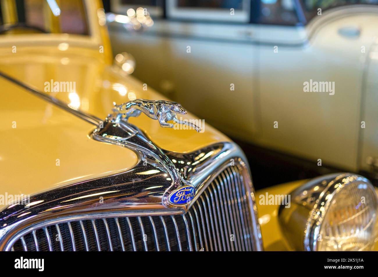 Yellow retro car hi-res stock photography and images - Alamy