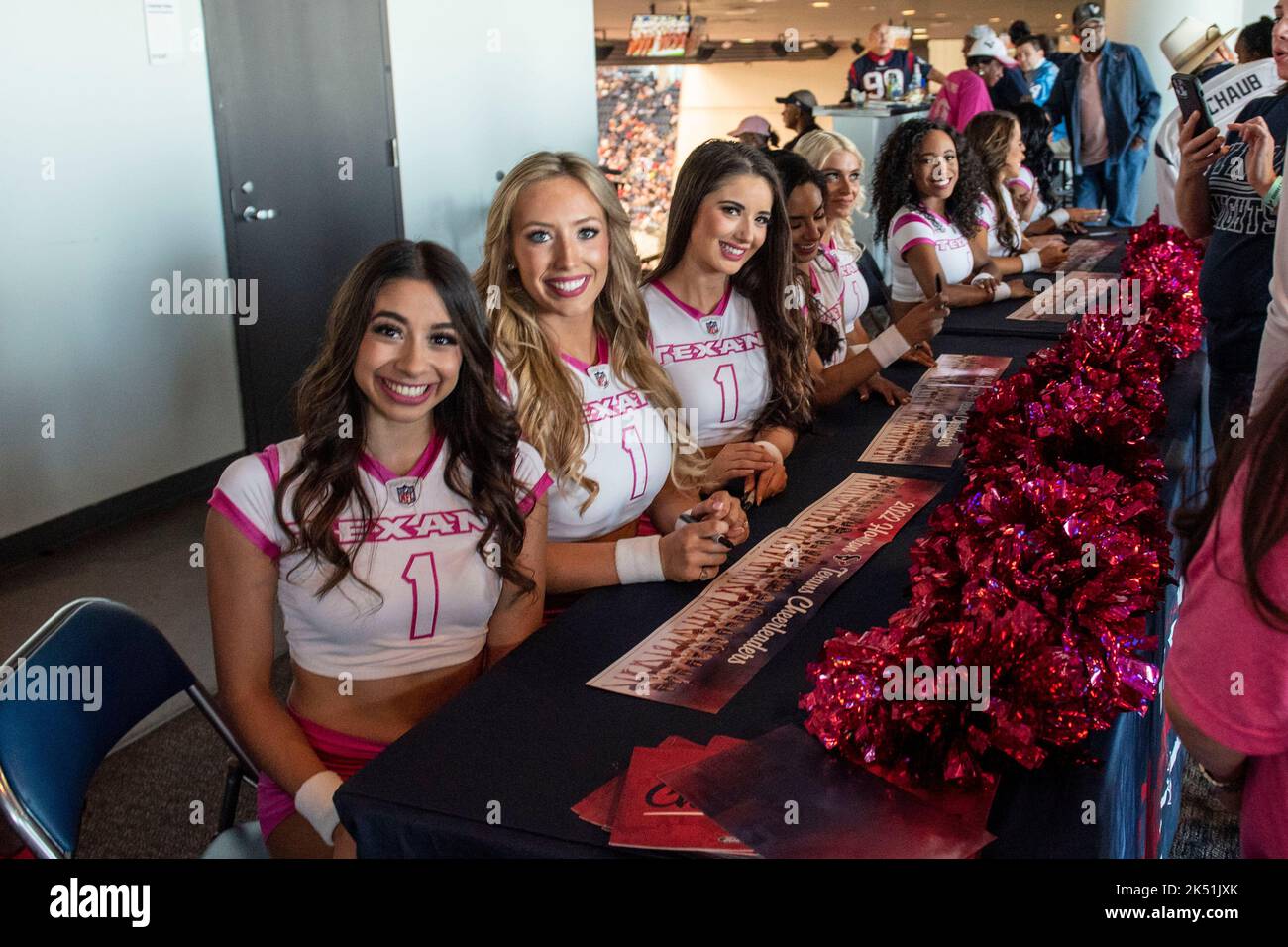 Houston Texans Cheerleaders sign autographs during half-time of the NFL Football Game between the Los Angeles Chargers and the Houston Texans on Sunda Stock Photo