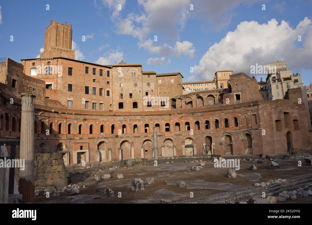 View of visitors at the ancient roman forum hi-res stock photography ...