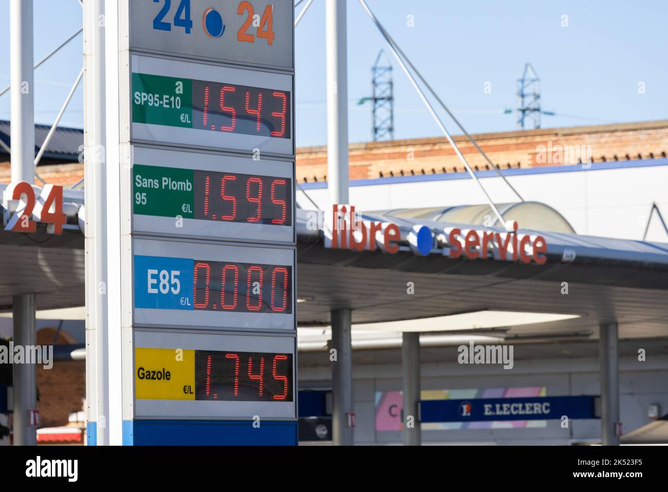 Colmar, France. 05th Oct, 2022. The display panel at a supermarket gas