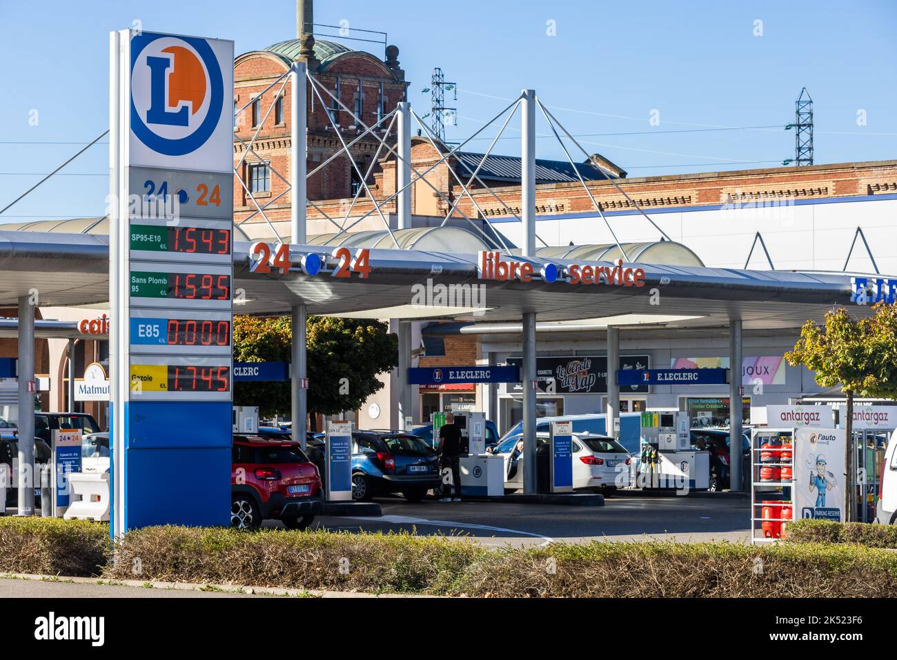 Colmar, France. 05th Oct, 2022. The display panel at a supermarket gas