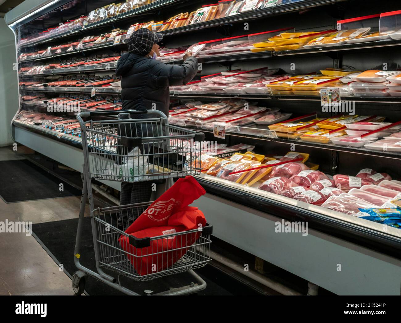 Shopping for meat in a supermarket in New York on Friday, September 23, 2022.  (© Richard B. Levine) Stock Photo