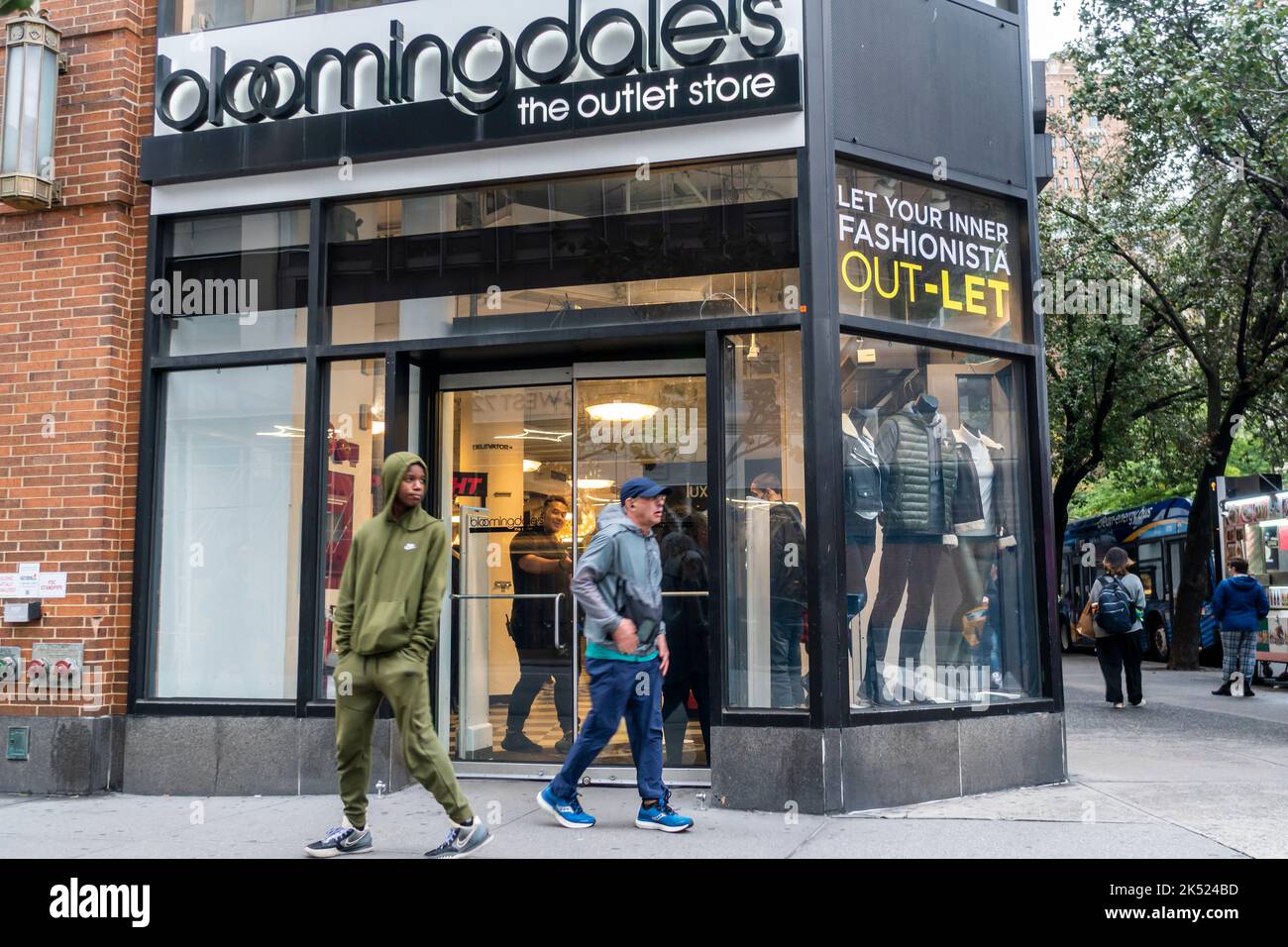 Bloomingdale's The Outlet Store in the Upper West Side neighborhood of New York on Saturday, October 1, 2022.  The store sells discounted merchandise to better compete with off-price retailers such as TJ Maxx. (© Richard B. Levine) Stock Photo