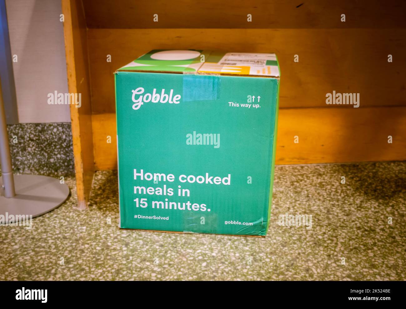 A delivery from the Gobble meal kit subscription service waits to be picked up in the lobby of an apartment building in New York on Tuesday, September 27, 2022. (© Richard B. Levine) Stock Photo