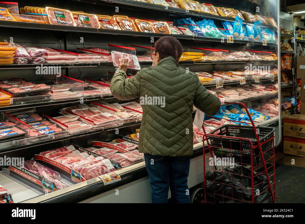 Shopping for meat in a supermarket in New York on Wednesday, September 28, 2022.  (© Richard B. Levine) Stock Photo