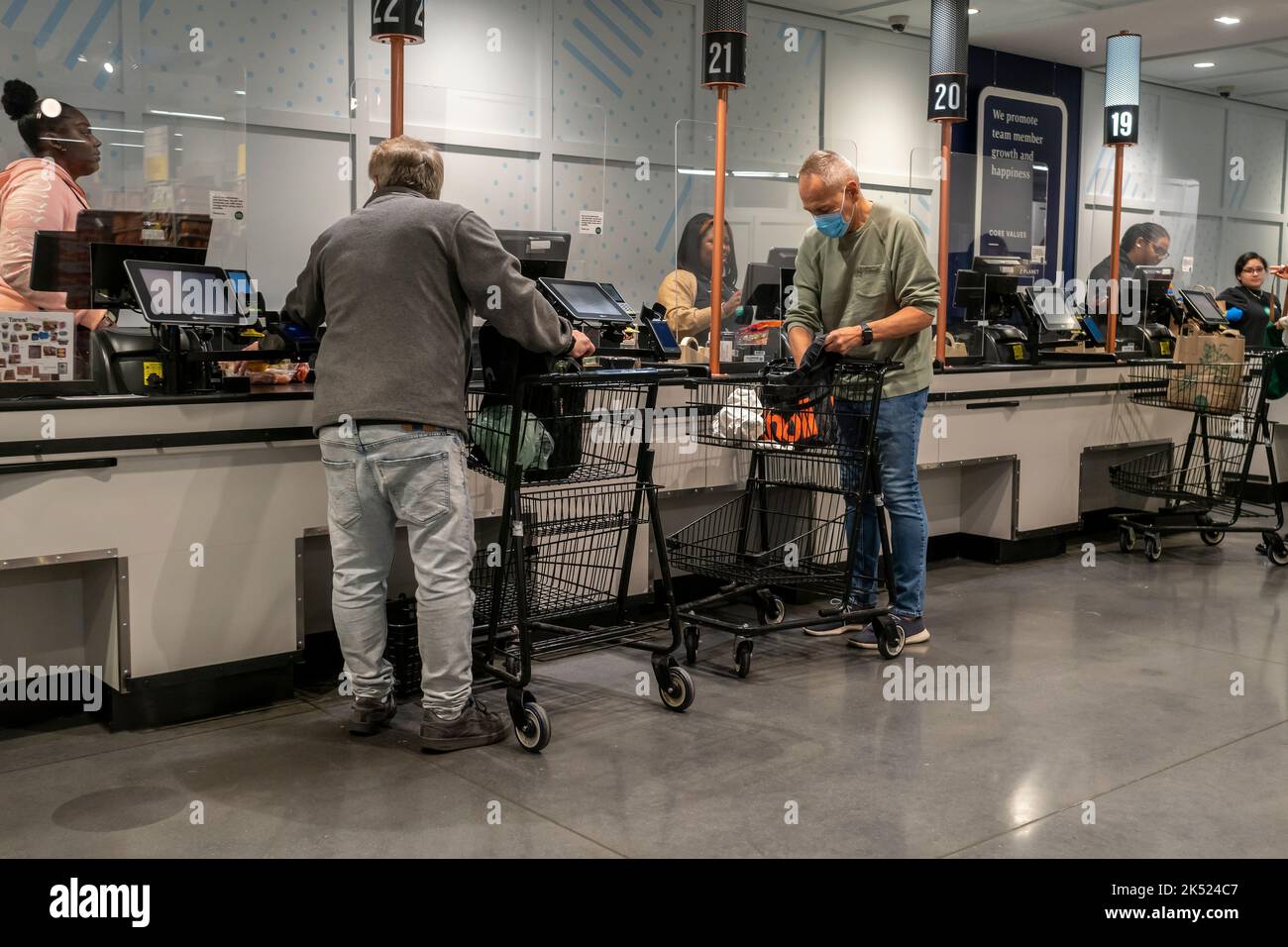 Cashiers in a Whole Foods Market supermarket in New York on Thursday, September 29, 2022. The Federal Reserve released data that reveals that inflation remains stubbornly high.  (© Richard B. Levine) Stock Photo