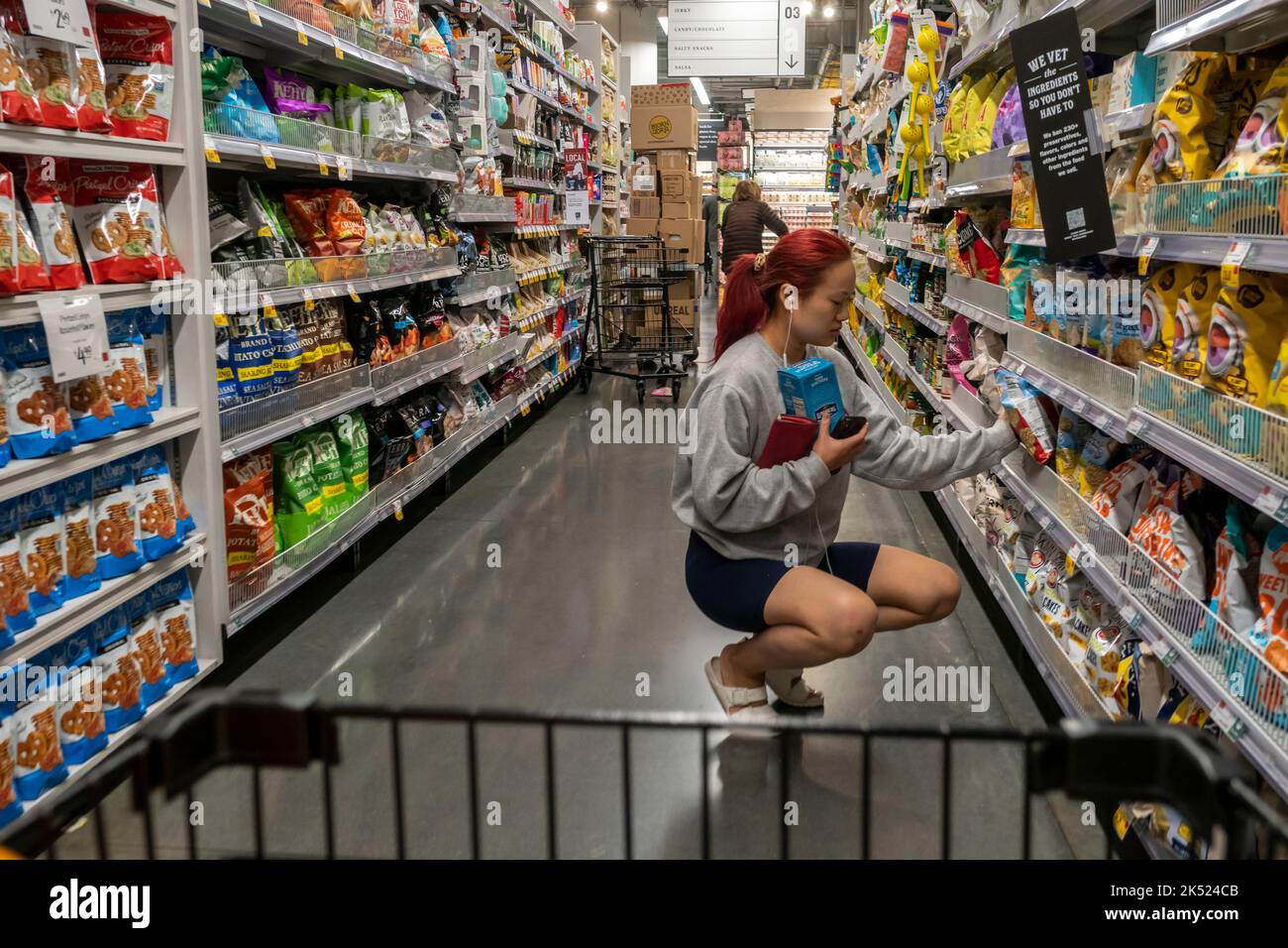 Shopping in a Whole Foods Market supermarket in New York on Thursday, September 29, 2022. The Federal Reserve released data that reveals that inflation remains stubbornly high.  (© Richard B. Levine) Stock Photo