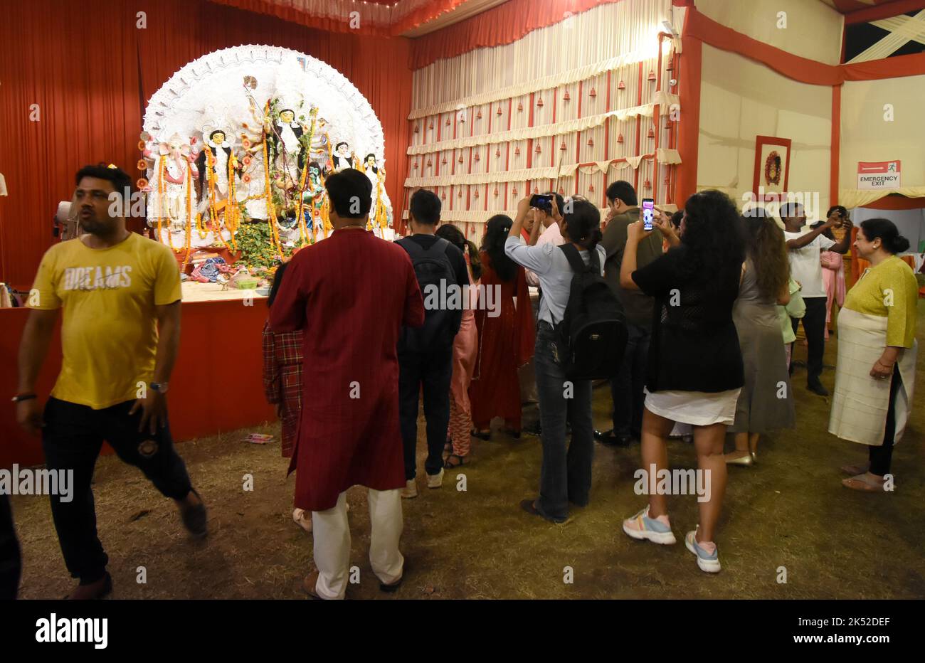 Kali bari new delhi hi-res stock photography and images - Alamy, image size:1300x932