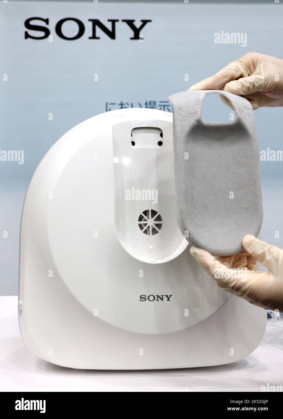 Tokyo, Japan. 5th Oct, 2022. Japanese electronics giant Sony unveils the new olfactometry machine 'NOS-DX1000' which has 40 cartridges of odorous substance such as flowers, fruits, and foods at the company's headquarters in Tokyo on Wednesday, October 5, 2022. The olfactometry system will put it on the market next Spring for medical institutes, laboratories to measure the sense of olfactory. Credit: Yoshio Tsunoda/AFLO/Alamy Live News Stock Photo
