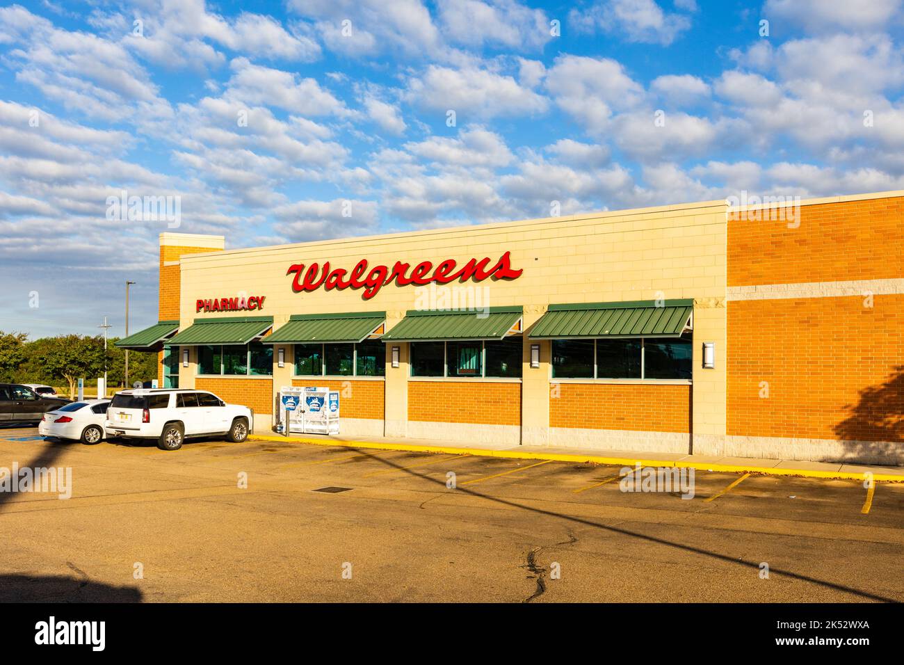 Flowood, MS - October 2022: Walgreens is a national chain store specializing in pharmacy as well as health and wellness products. Stock Photo