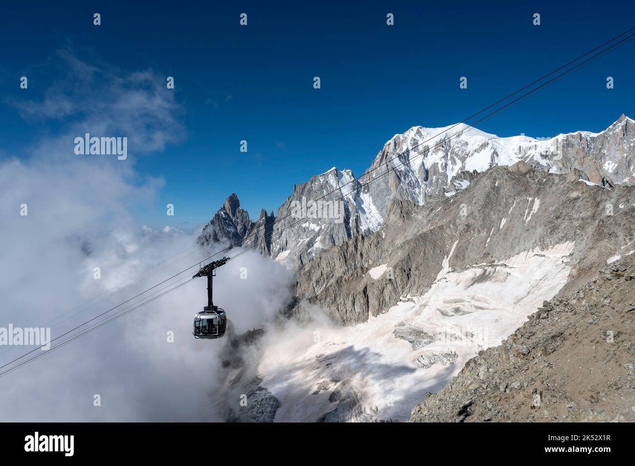 France, Haute Savoie, Italy, Mont Blanc massif, Chamonix, Aiguille du Midi, Glacier hike crossing the Vallée Blanche, Pointe Helbronner Italian border Stock Photo