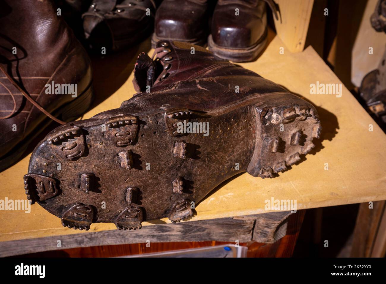 France, Haute Savoie (74), Chablais massif, the Chapelle d'Abondance , the indoor ski museum, old mountain shoes with fly wings nails Stock Photo