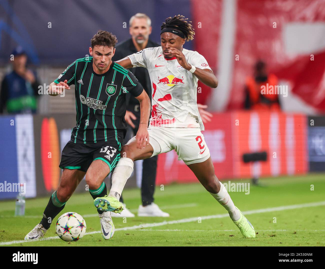 Leipzig, Germany. 05th Oct, 2022. Soccer: Champions League, Group stage, Group F, Matchday 3, RB Leipzig - Celtic. Leipzig's Mohamed Simakan (r) and Celtic's Matt O'Riley in a duel. Credit: Jan Woitas/dpa/Alamy Live News Stock Photo
