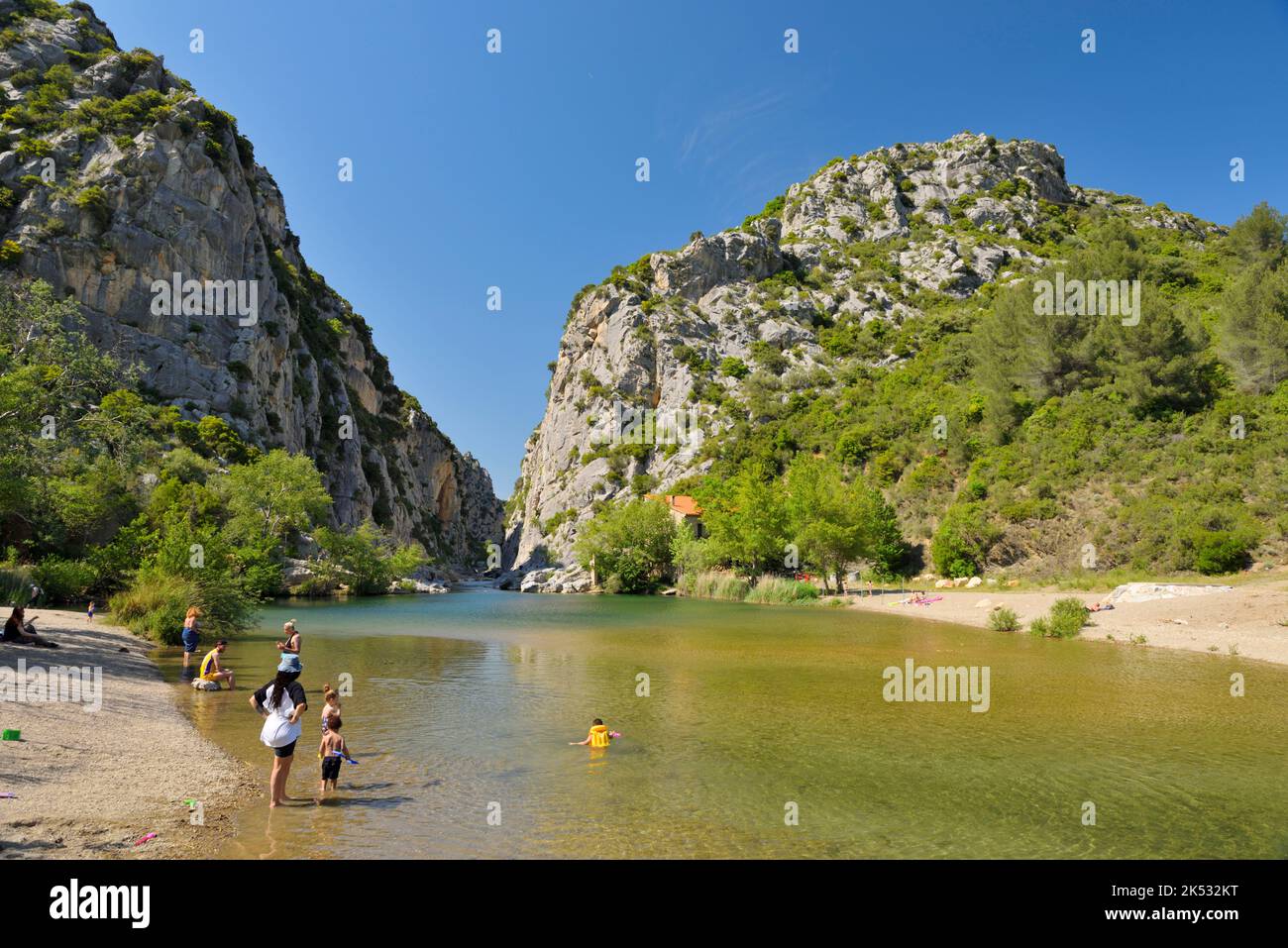 France, Pyrenees Orientales, Tautavel, The Gorges du Gouleyrous and the Verdouble River overlooked by the caune de l'Arago, the famous cave where the Stock Photo