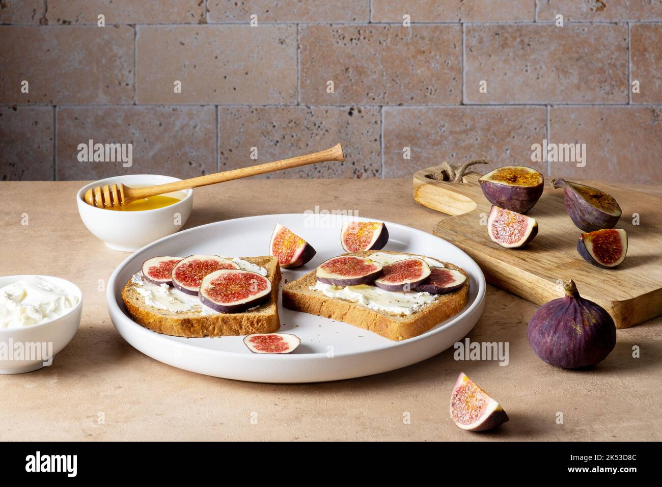 Bruschetta with figs, cream cheese and honey  Stock Photo