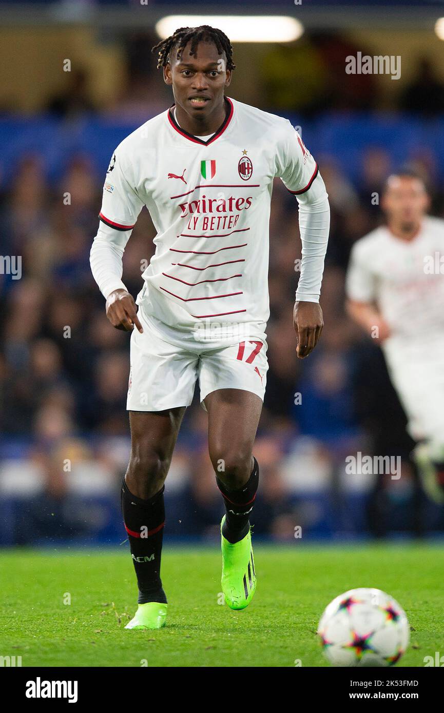 london-uk-05th-oct-2022-rafael-le-o-of-ac-milan-during-the-uefa