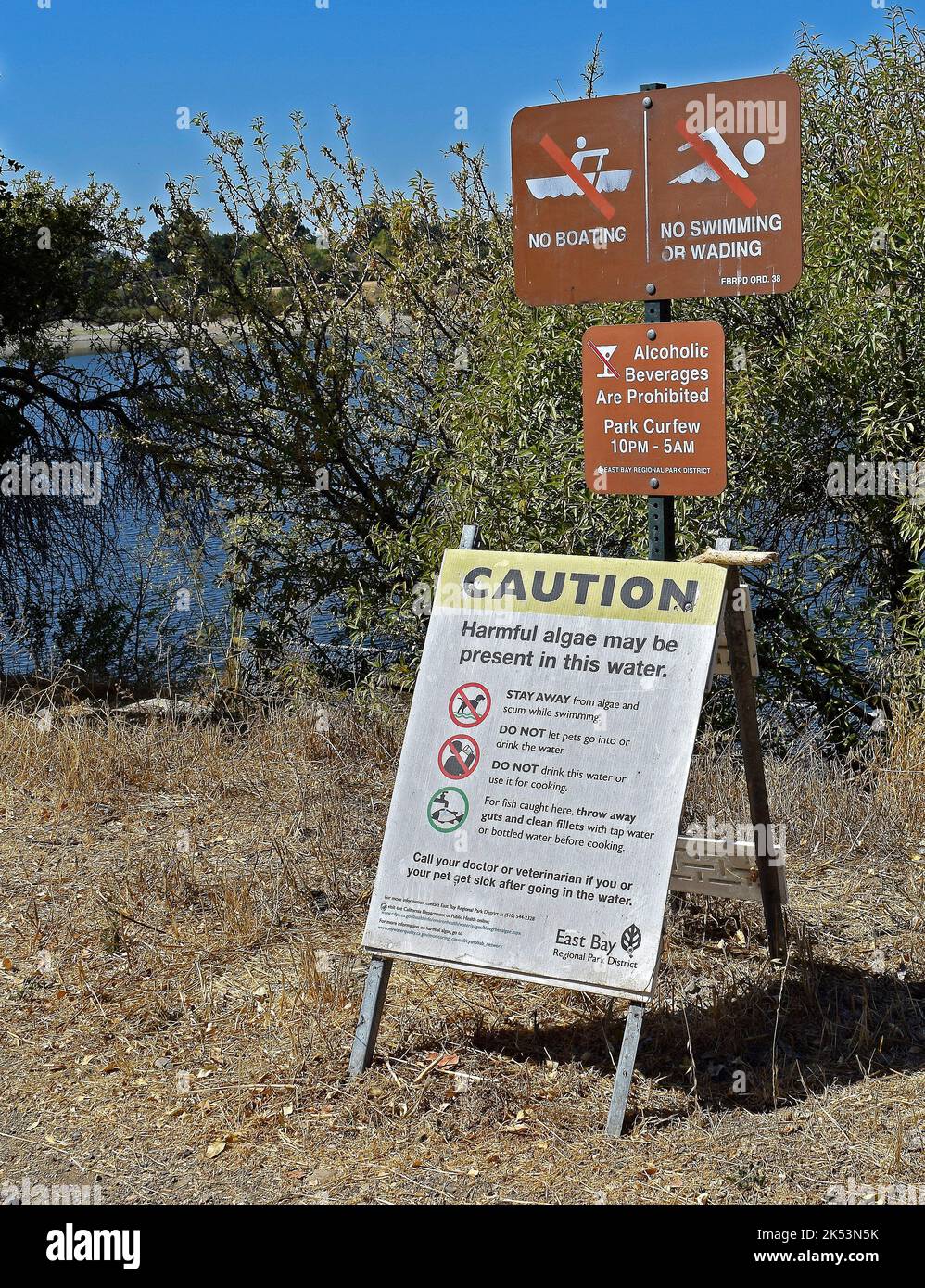 harmful algae caution sign at an East Bay Regional Park, California ...