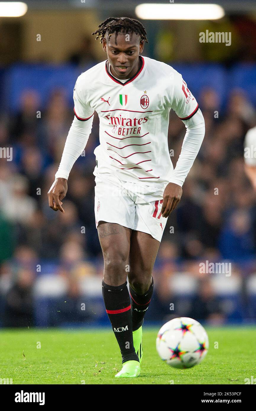 london-uk-05th-oct-2022-rafael-le-o-of-ac-milan-during-the-uefa