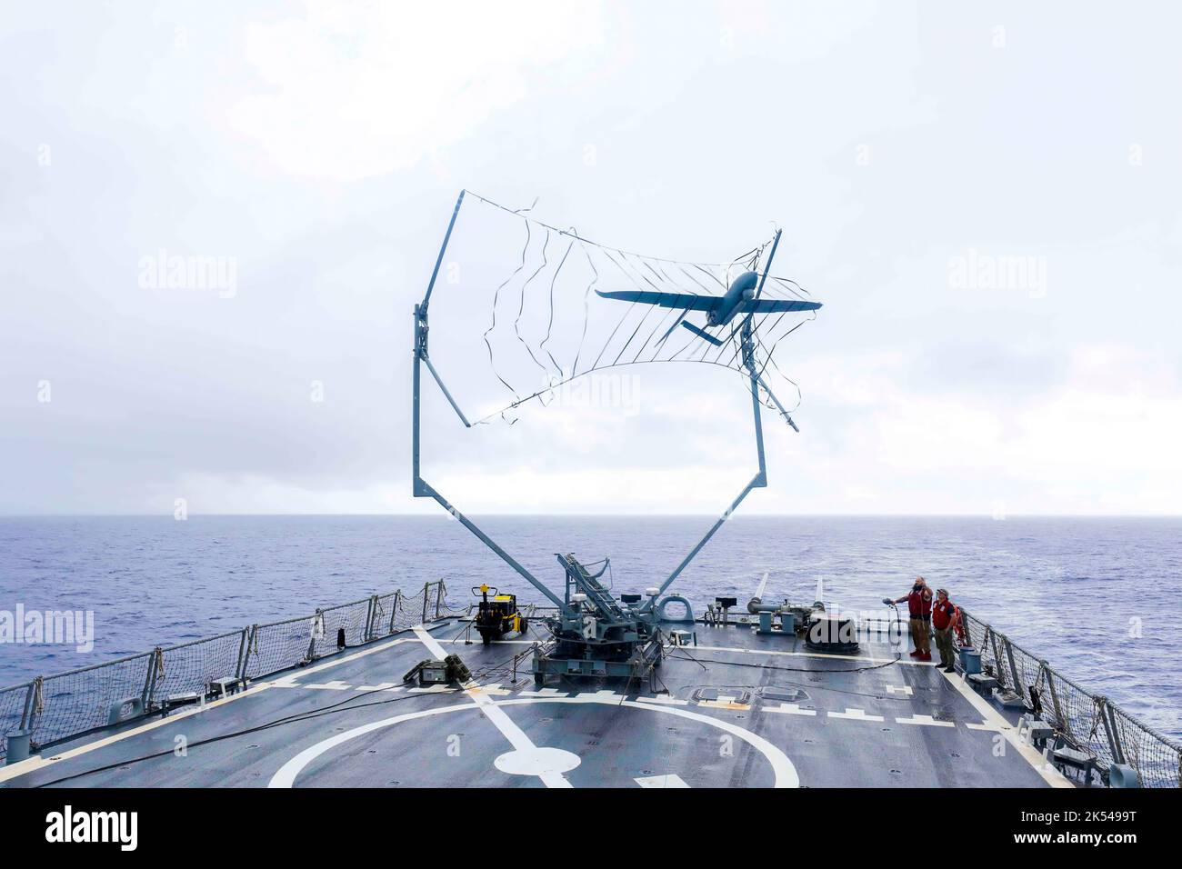 PHILIPPINE SEA (July 4, 2022) - A turntable launch and recovery system recovers an Aerosonde unmanned aerial vehicle on the flight deck of Arleigh Burke-class guided-missile destroyer USS Higgins (DDG 76) while conducting operations in the U.S. 7th Fleet area of operations, July 4, 2022. Higgins is assigned to Commander, Task Force (CTF) 71/Destroyer Squadron (DESRON) 15, the Navy’s largest forward-deployed DESRON and the U.S. 7th Fleet’s principal surface force. (U.S. Navy photo by Mass Communication Specialist 1st Class Donavan K. Patubo) Stock Photo