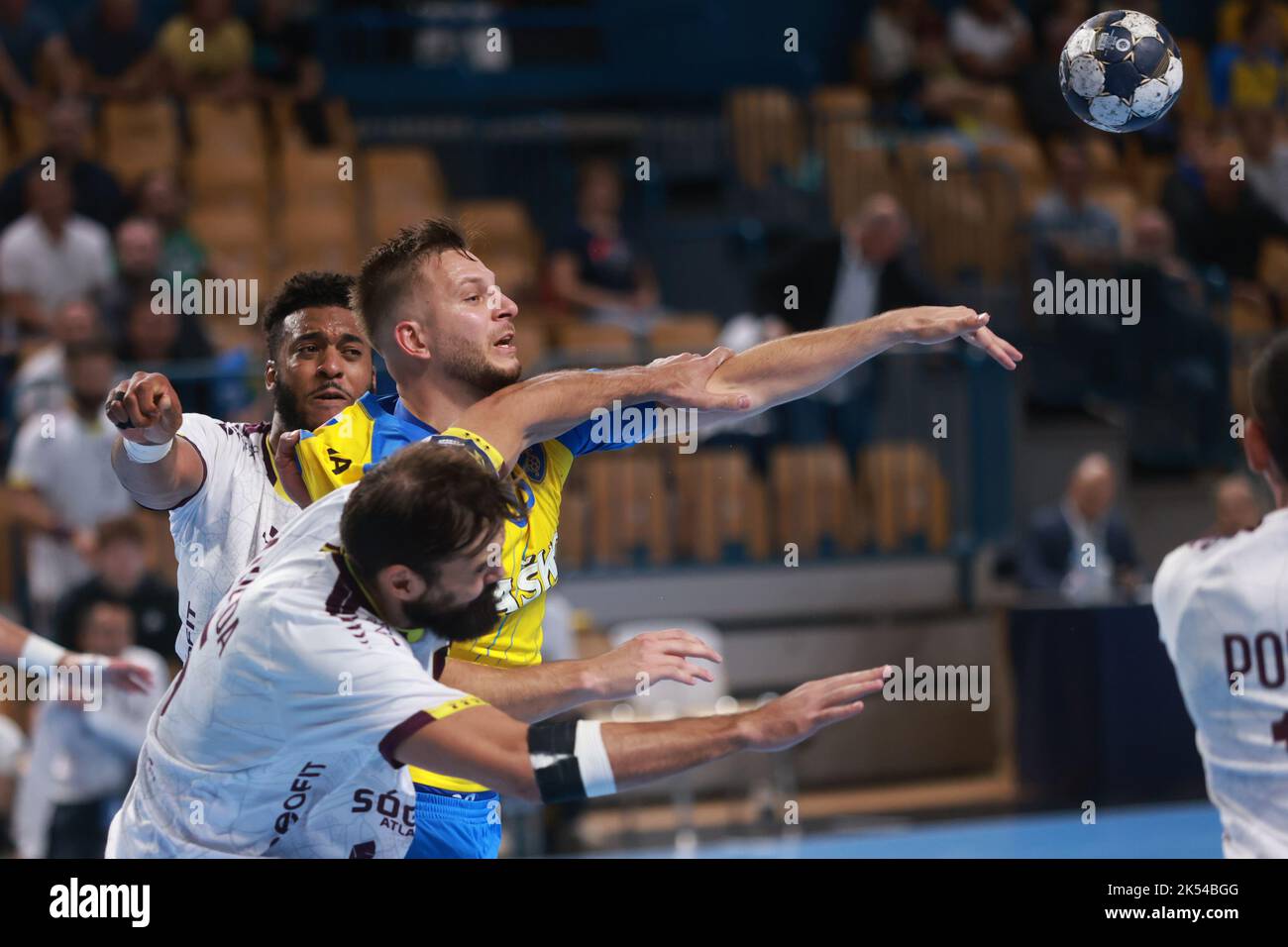 Celje, Slovenia. 5th Oct, 2022. Gal Marguc (C) of RK Celje competes during the 4th round of EHF Champions League MEN 2022/23 in Celje, Slovenia, Oct. 5, 2022. Credit: Zeljko Stevanic/Xinhua/Alamy Live News Stock Photo