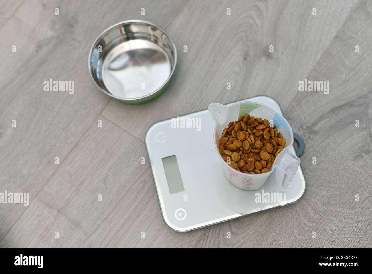 Domestic weigh scales hires stock photography and images Alamy