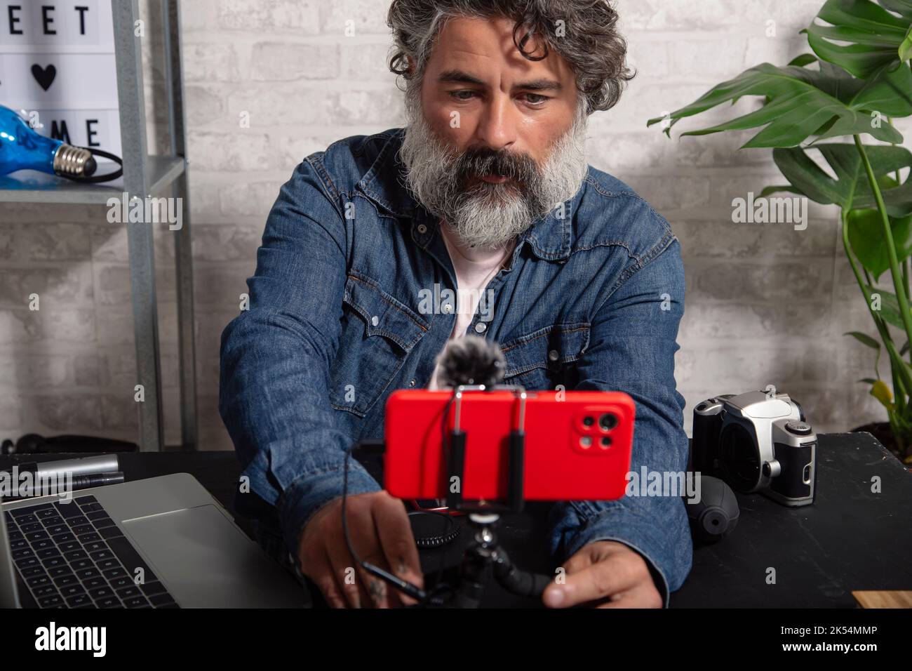 Video blog light hi-res stock photography and images - Alamy