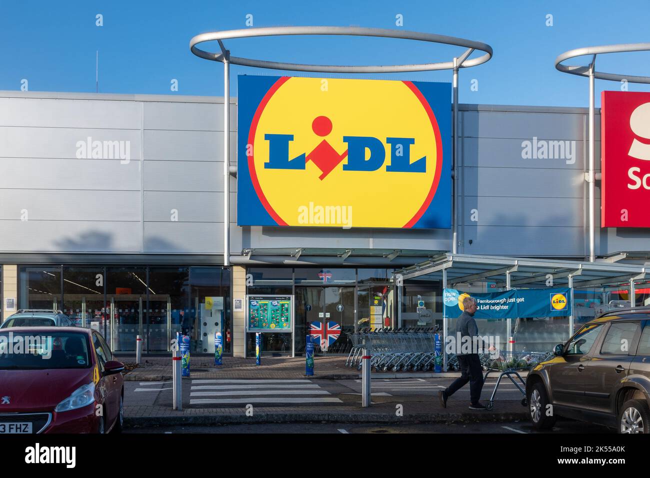 Lidl supermarket and sign, new Lidl store in Farnborough, Hampshire, England, UK Stock Photo Alamy