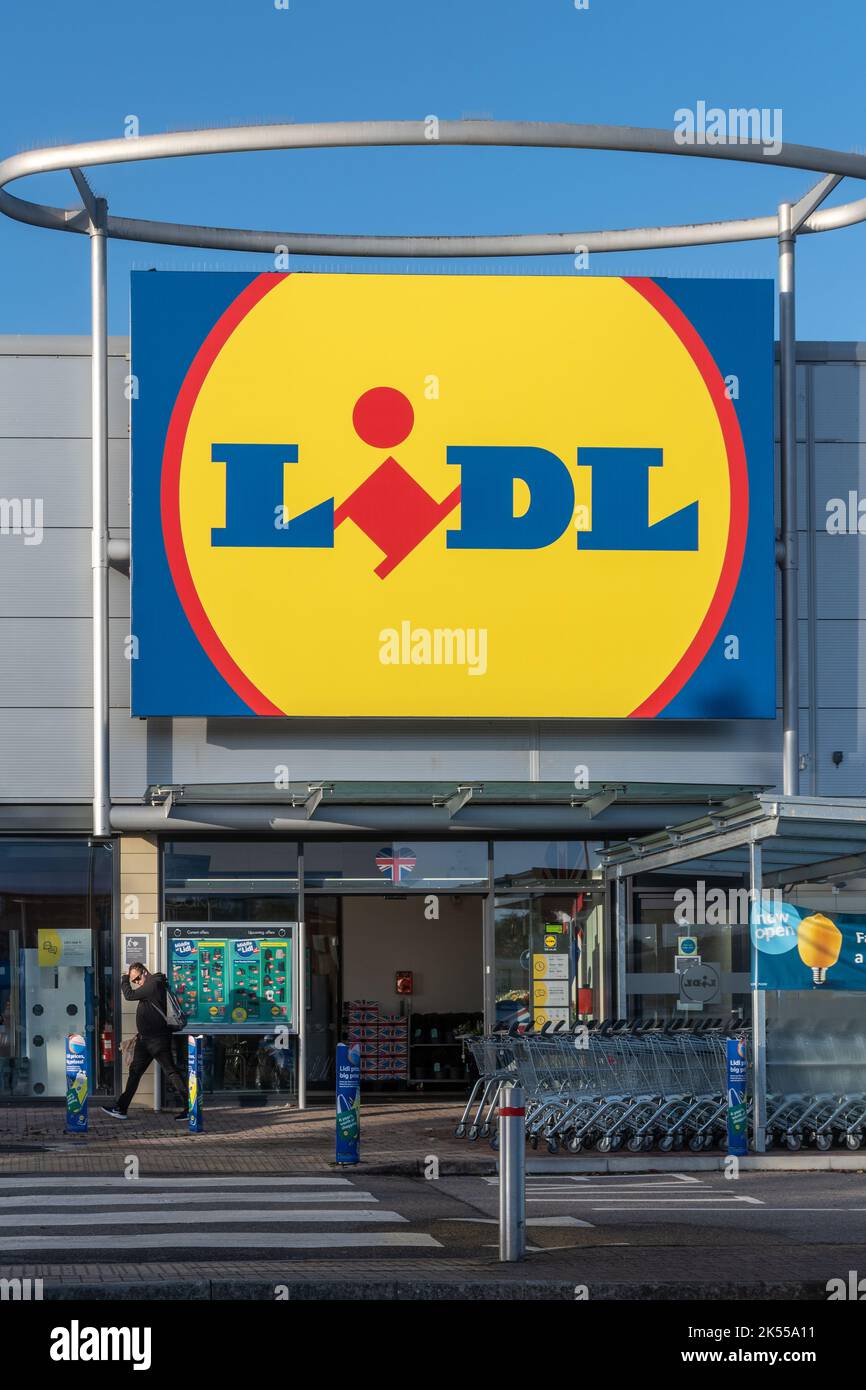 Lidl supermarket and sign, new Lidl store in Farnborough, Hampshire, England, UK Stock Photo