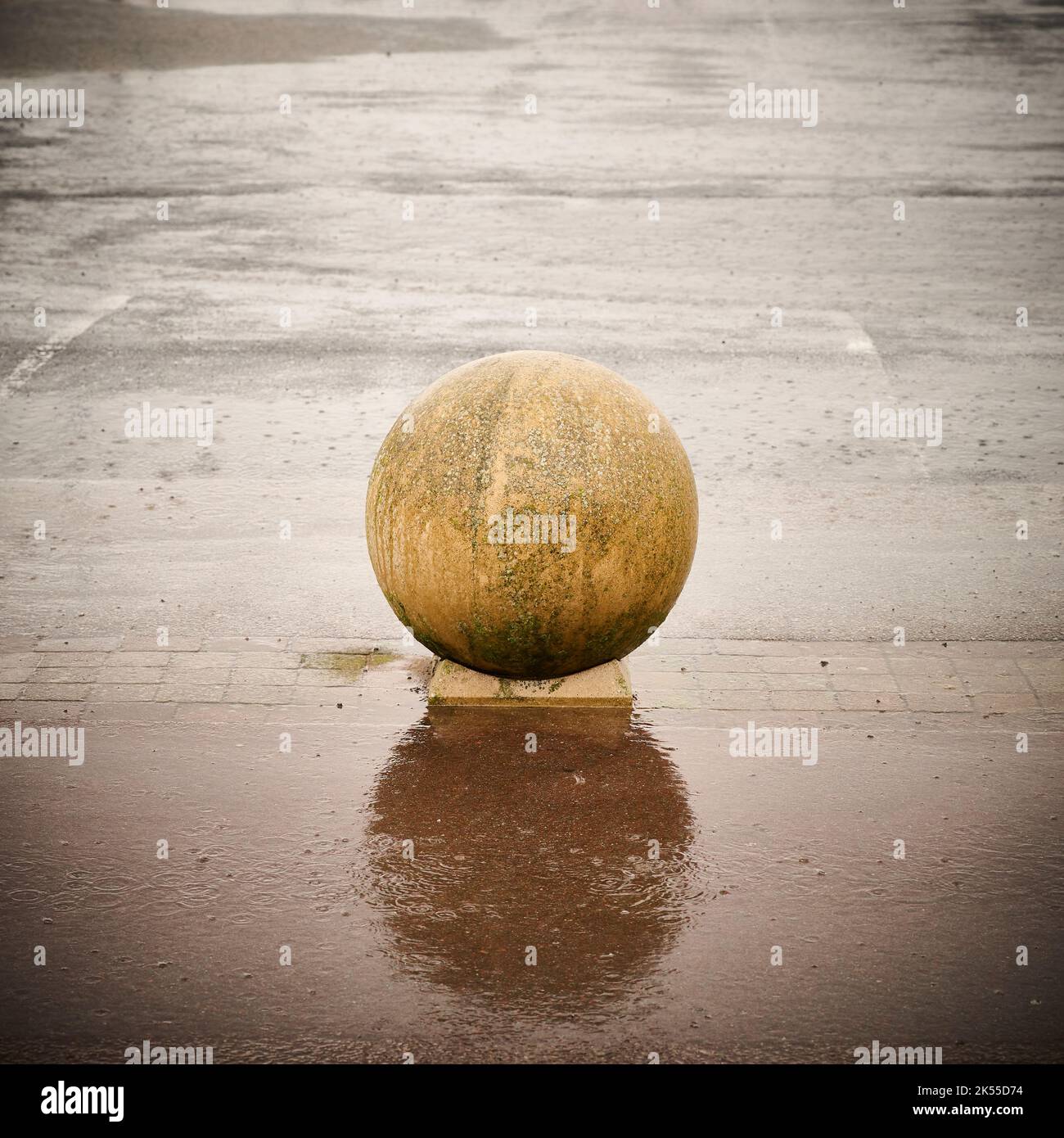 Concrete ball hi-res stock photography and images - Alamy