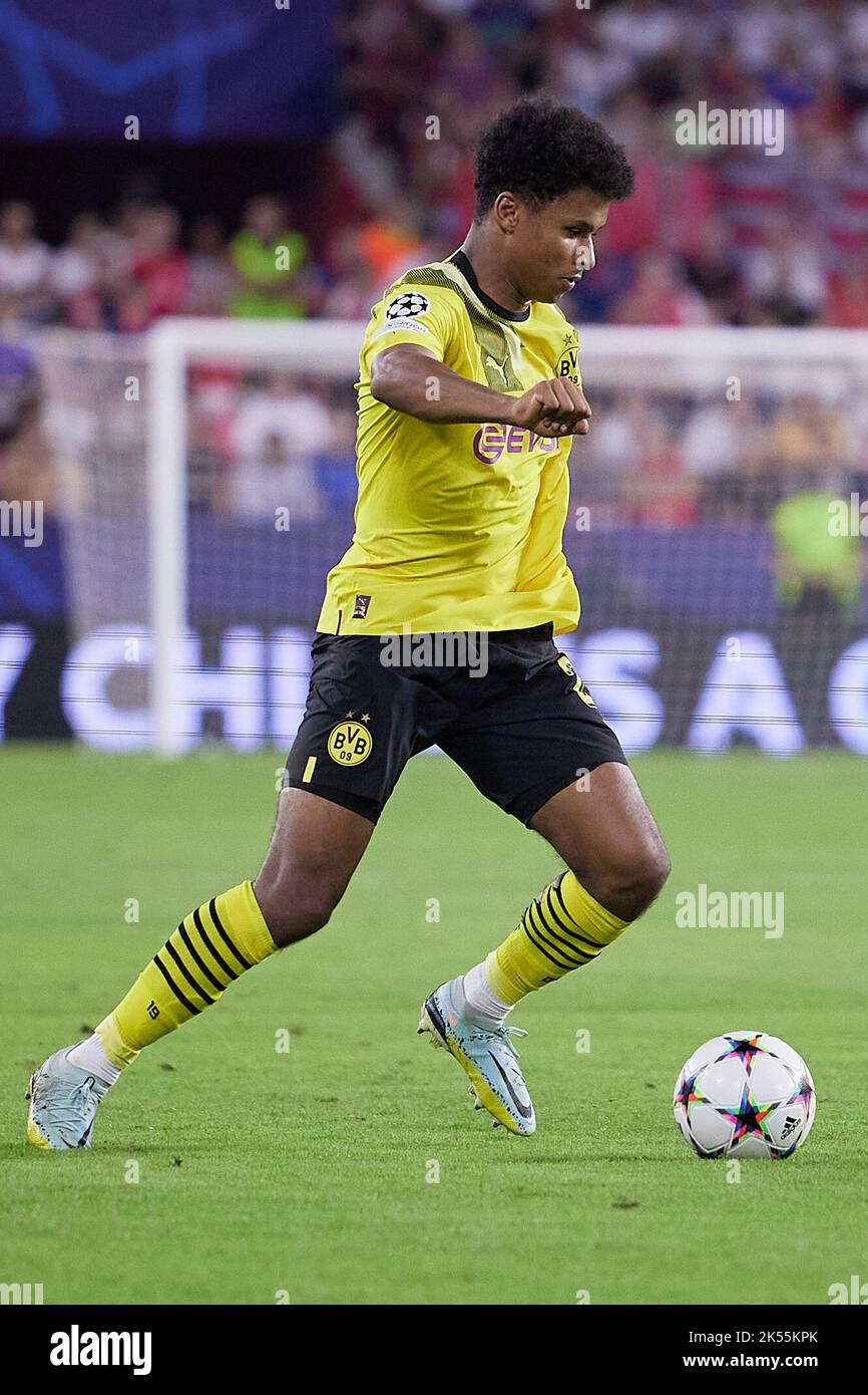 Adeyemi Running Seville, Spain. 05th Oct, 2022. Karim Adeyemi (27) of Dortmund seen ...