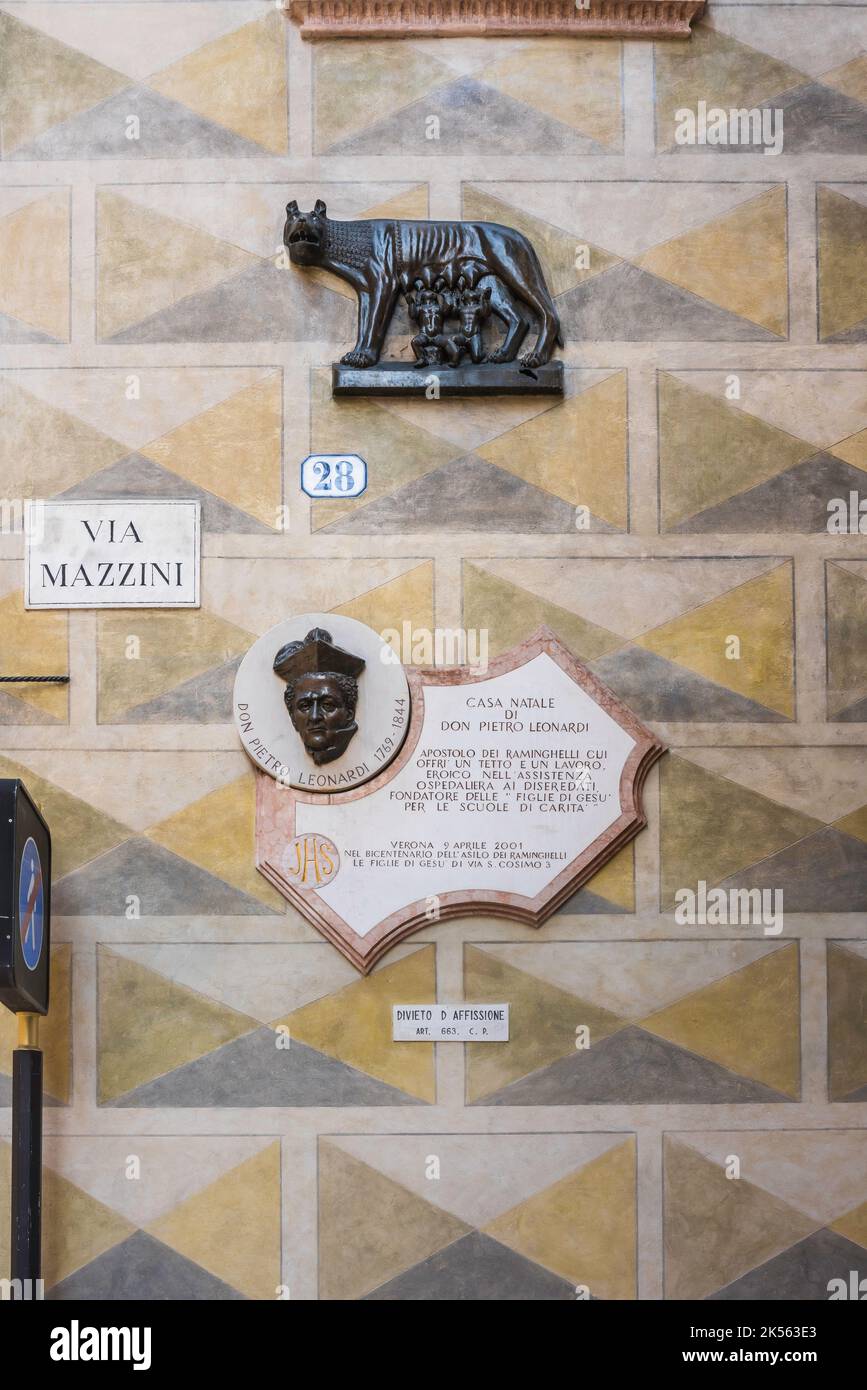 Casa Natale di Don Pietro Leonardi,view of historic plaques adorning the exterior of the Casa Natale di Don Pietro Leonardi, Via Mazzini, Verona Italy Stock Photo