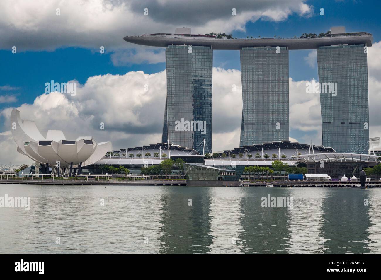 Marina Bay Sands, ArtScience Museum far left.  Singapore. Stock Photo