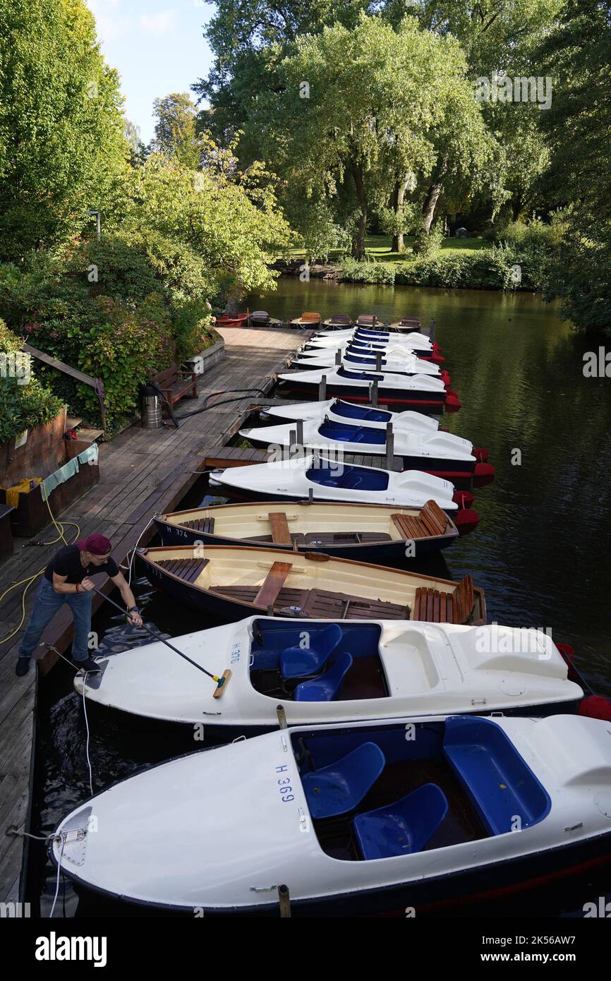 Hamburg, Germany. 06th Oct, 2022. Employee Dom from the boat rental on