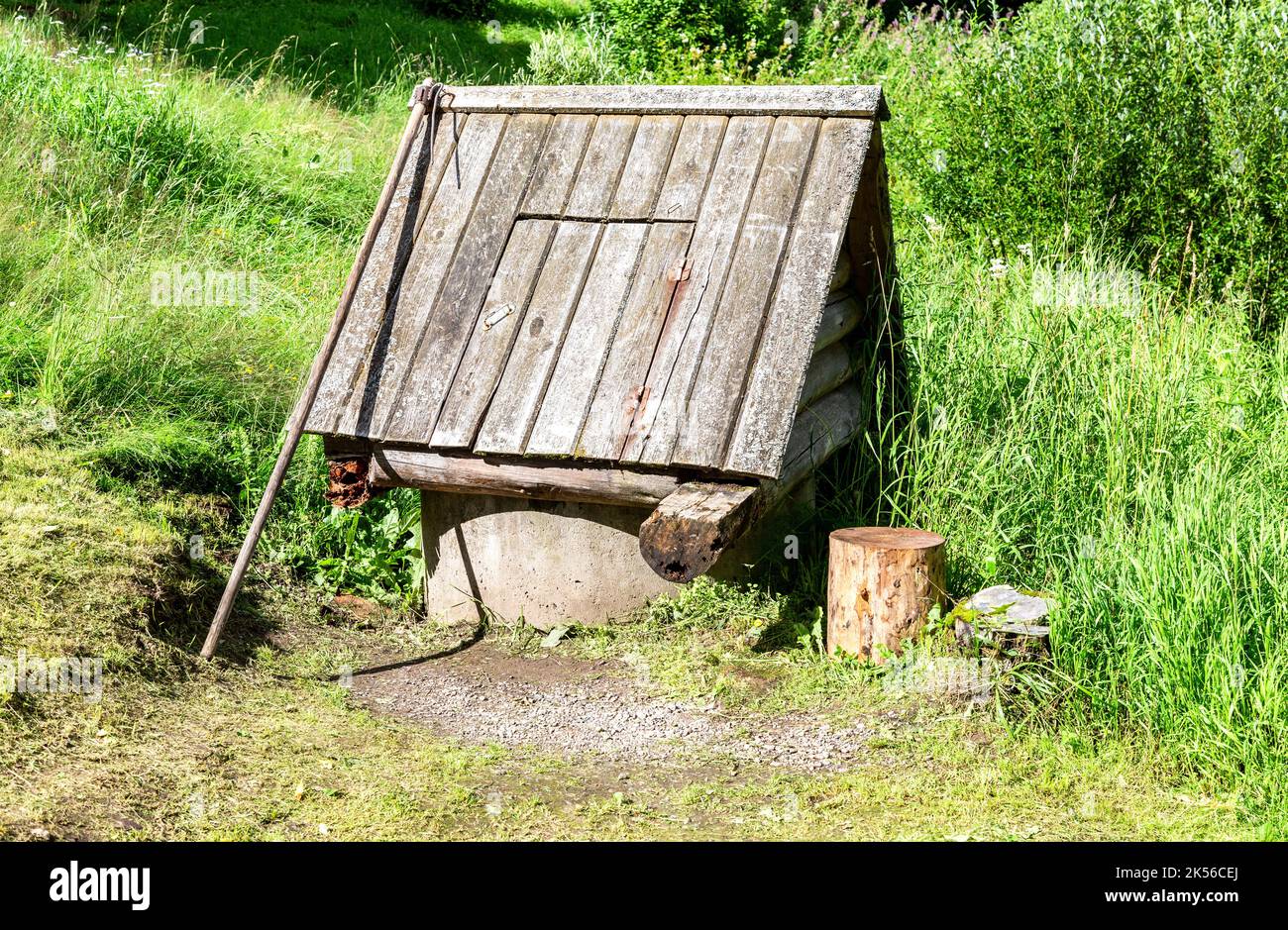 Vintage water well hi-res stock photography and images - Alamy