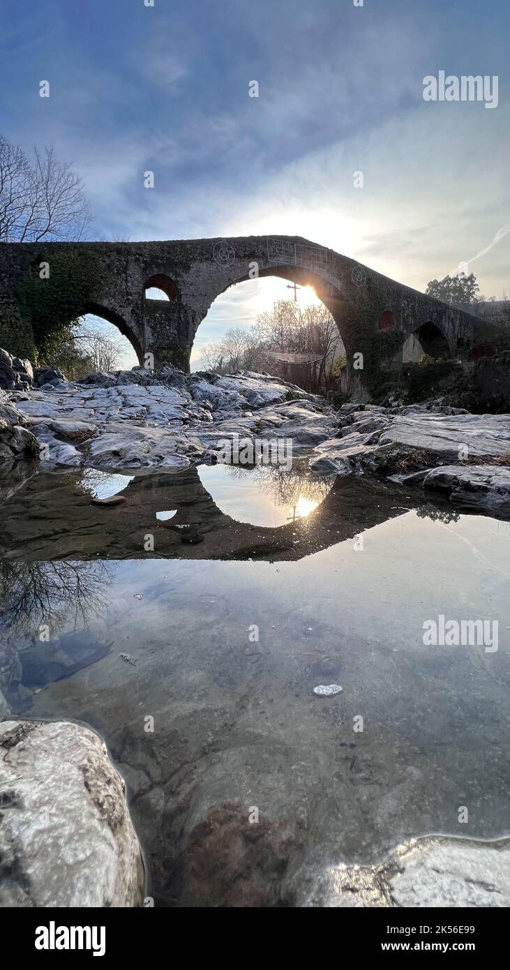Roman bridge of Cangas de Onís over the river Sella Stock Photo Alamy