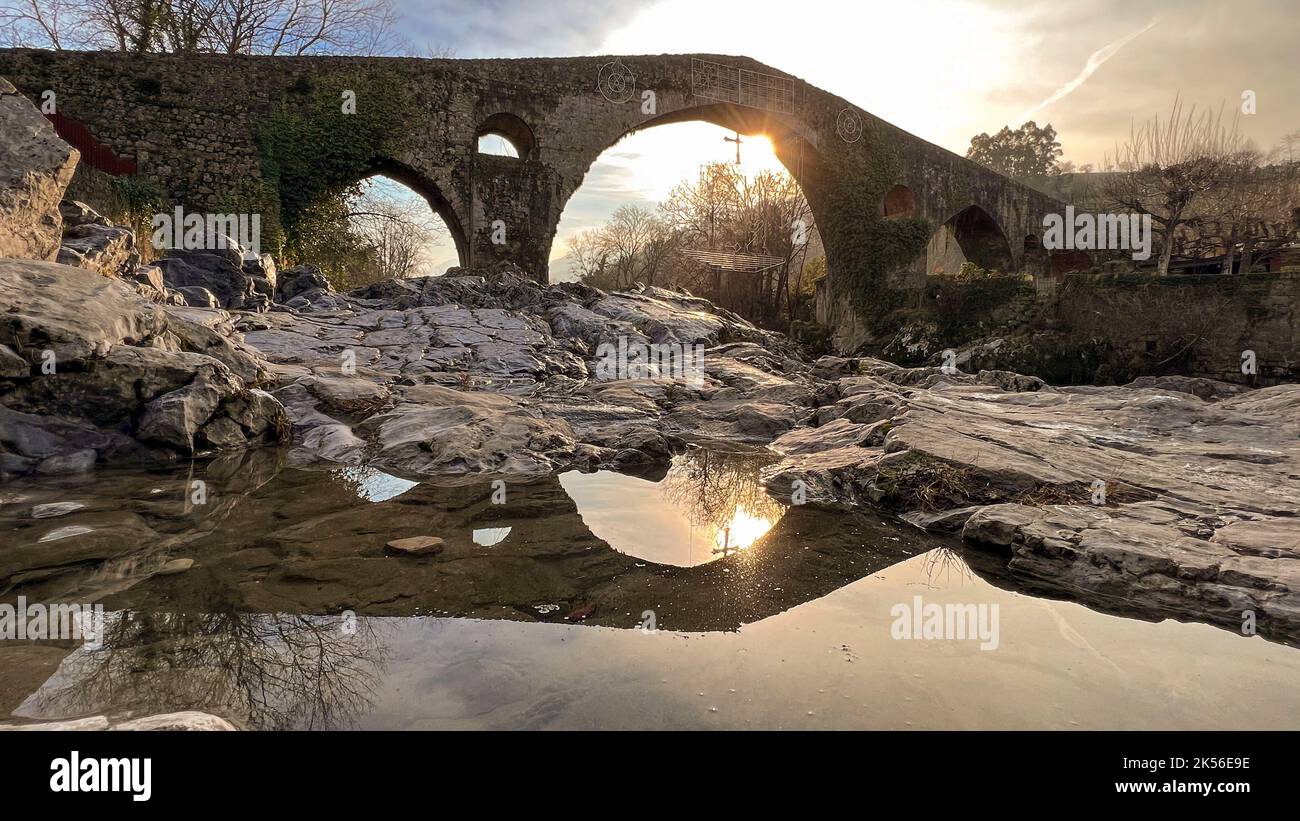 Roman bridge of Cangas de Onís over the river Sella Stock Photo Alamy