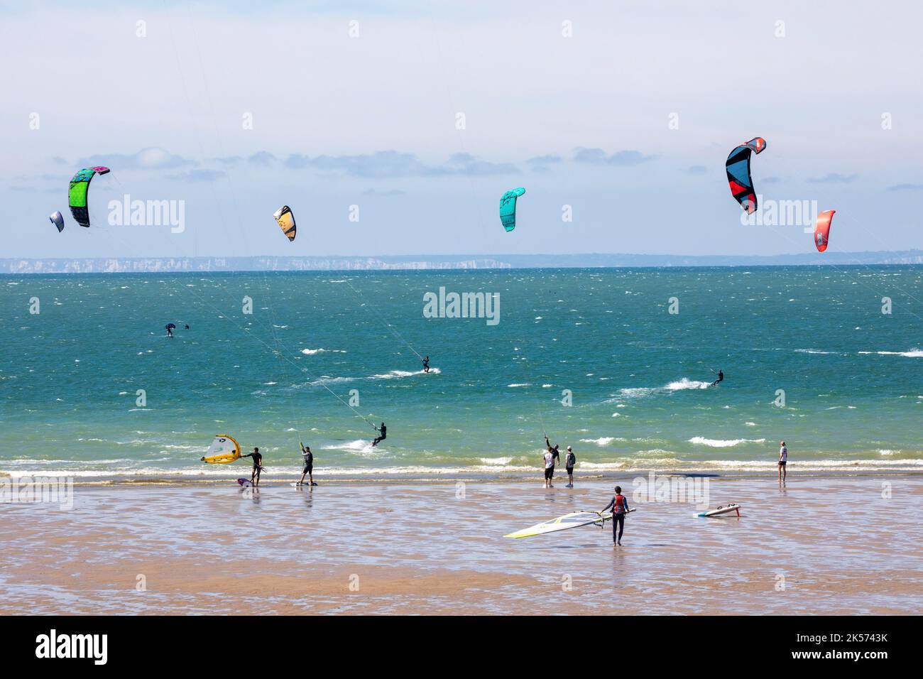 France, Pas de Calais, Wissant, kitesurfing and windsurfing, view of the English coast in the background Stock Photo